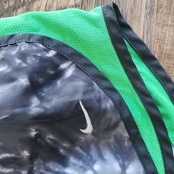 Nike Dri-Fit Running Shorts Sz Medium - Picture 2 of 4